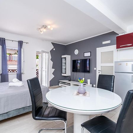 Feather Studio Apartment - Free Private Parking - Self Check-In ดูบรอฟนิก ภายนอก รูปภาพ